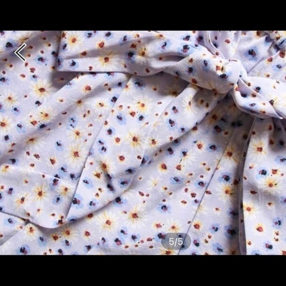 Plus size ditsy floral romper - Picture 6 of 9